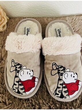 Disney Beige Plush Winnie the Pooh Slippers with Red Accents- Size EU 38/39